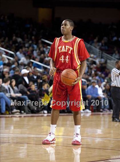 Thumbnail 1 in Taft vs. Westchester (CIF LA City Section D1 Final) photogallery.