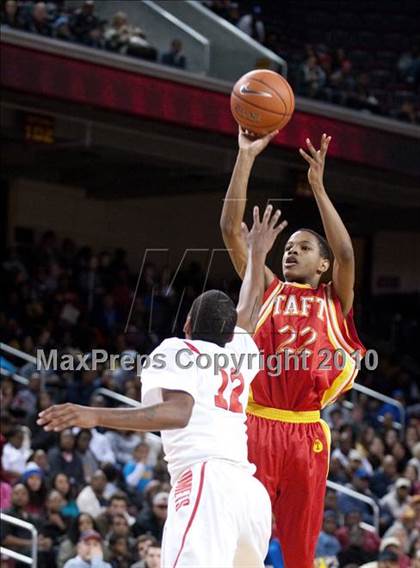 Thumbnail 2 in Taft vs. Westchester (CIF LA City Section D1 Final) photogallery.