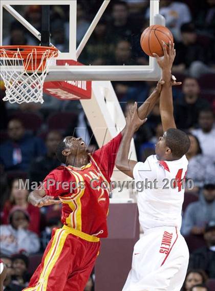 Thumbnail 1 in Taft vs. Westchester (CIF LA City Section D1 Final) photogallery.