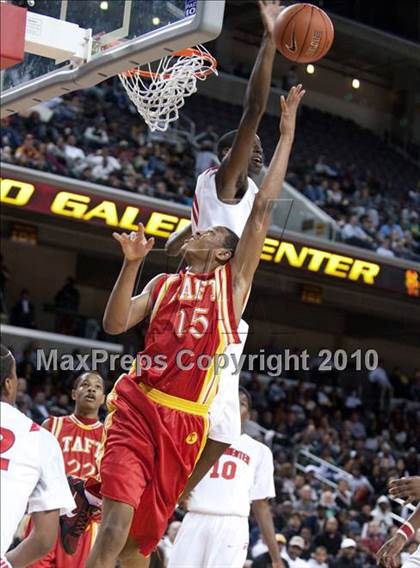 Thumbnail 2 in Taft vs. Westchester (CIF LA City Section D1 Final) photogallery.