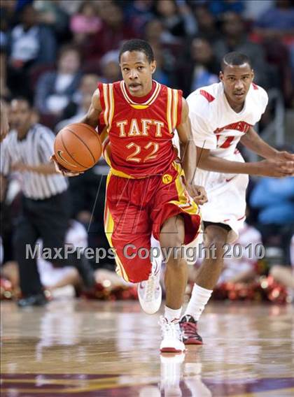 Thumbnail 3 in Taft vs. Westchester (CIF LA City Section D1 Final) photogallery.