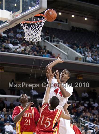 Thumbnail 1 in Taft vs. Westchester (CIF LA City Section D1 Final) photogallery.