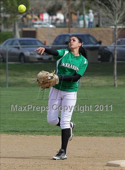 Thumbnail 1 in Saugus vs. Victor Valley (Desert Classic) photogallery.