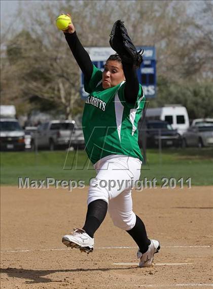 Thumbnail 2 in Saugus vs. Victor Valley (Desert Classic) photogallery.