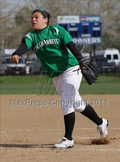 Thumbnail 3 in Saugus vs. Victor Valley (Desert Classic) photogallery.