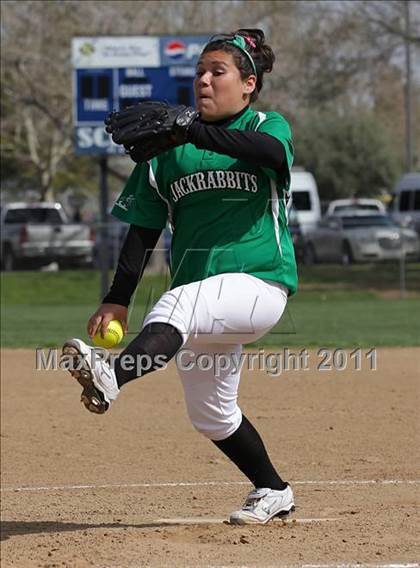 Thumbnail 1 in Saugus vs. Victor Valley (Desert Classic) photogallery.