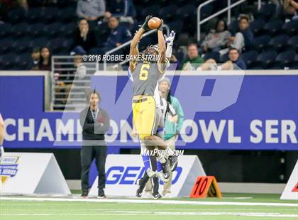 Thumbnail 2 in Chandler vs.Valdosta (Geico State Champions Bowl Series) photogallery.