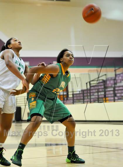 Thumbnail 3 in St. Mary's vs. Long Beach Poly (Nike Tournament of Champions) photogallery.