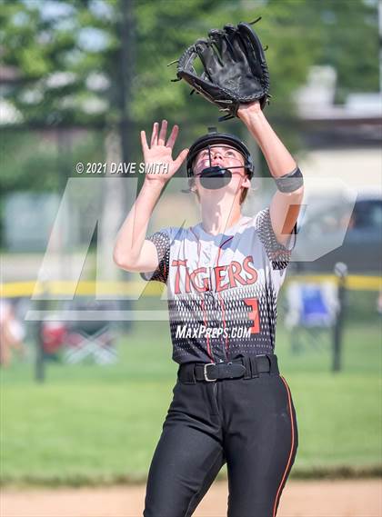 Thumbnail 2 in Valley vs Bettendorf (Rick Doran Classic) photogallery.