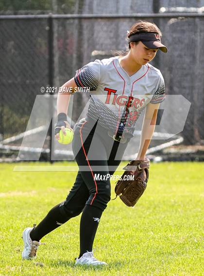 Thumbnail 3 in Valley vs Bettendorf (Rick Doran Classic) photogallery.