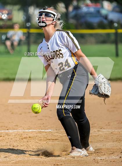 Thumbnail 3 in Valley vs Bettendorf (Rick Doran Classic) photogallery.