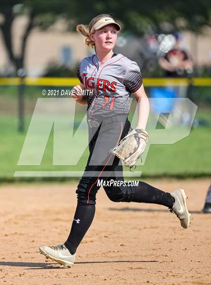 Thumbnail 3 in Valley vs Bettendorf (Rick Doran Classic) photogallery.