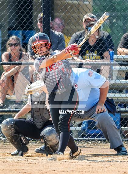 Thumbnail 2 in Valley vs Bettendorf (Rick Doran Classic) photogallery.