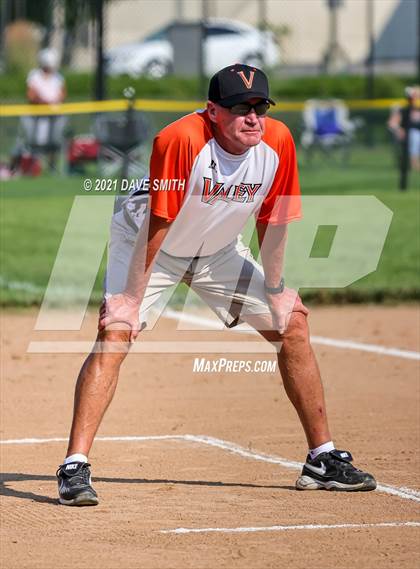 Thumbnail 3 in Valley vs Bettendorf (Rick Doran Classic) photogallery.
