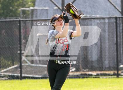 Thumbnail 2 in Valley vs Bettendorf (Rick Doran Classic) photogallery.