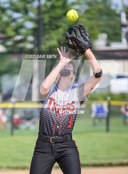 Thumbnail 3 in Valley vs Bettendorf (Rick Doran Classic) photogallery.