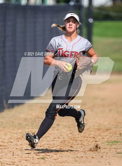 Thumbnail 2 in Valley vs Bettendorf (Rick Doran Classic) photogallery.