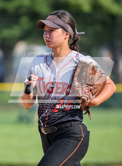 Thumbnail 3 in Valley vs Bettendorf (Rick Doran Classic) photogallery.