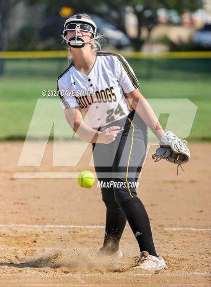 Thumbnail 2 in Valley vs Bettendorf (Rick Doran Classic) photogallery.