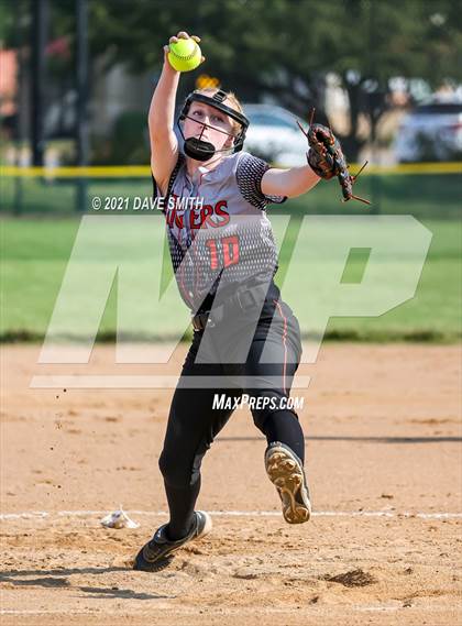 Thumbnail 2 in Valley vs Bettendorf (Rick Doran Classic) photogallery.