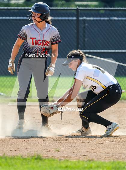 Thumbnail 2 in Valley vs Bettendorf (Rick Doran Classic) photogallery.