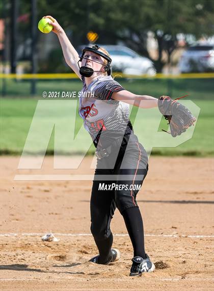 Thumbnail 3 in Valley vs Bettendorf (Rick Doran Classic) photogallery.