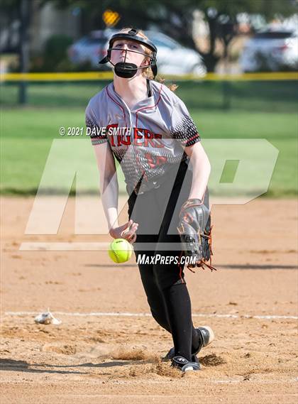 Thumbnail 2 in Valley vs Bettendorf (Rick Doran Classic) photogallery.
