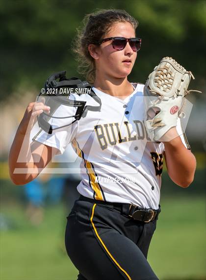 Thumbnail 3 in Valley vs Bettendorf (Rick Doran Classic) photogallery.