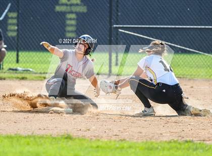 Thumbnail 3 in Valley vs Bettendorf (Rick Doran Classic) photogallery.