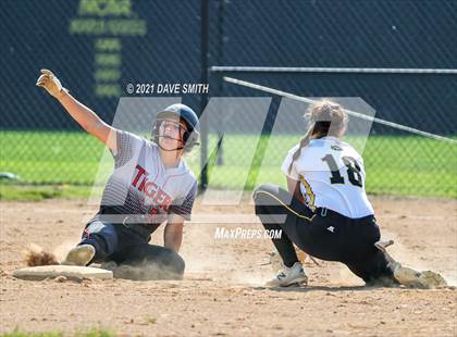 Thumbnail 2 in Valley vs Bettendorf (Rick Doran Classic) photogallery.
