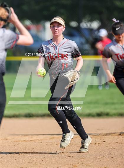 Thumbnail 2 in Valley vs Bettendorf (Rick Doran Classic) photogallery.