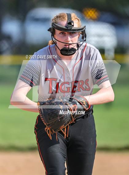 Thumbnail 3 in Valley vs Bettendorf (Rick Doran Classic) photogallery.