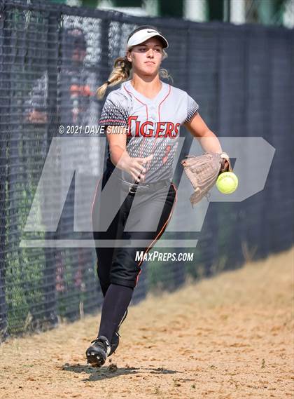 Thumbnail 1 in Valley vs Bettendorf (Rick Doran Classic) photogallery.