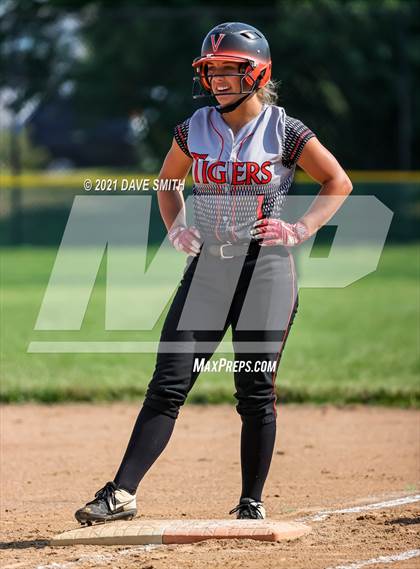Thumbnail 2 in Valley vs Bettendorf (Rick Doran Classic) photogallery.