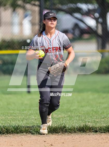Thumbnail 2 in Valley vs Bettendorf (Rick Doran Classic) photogallery.