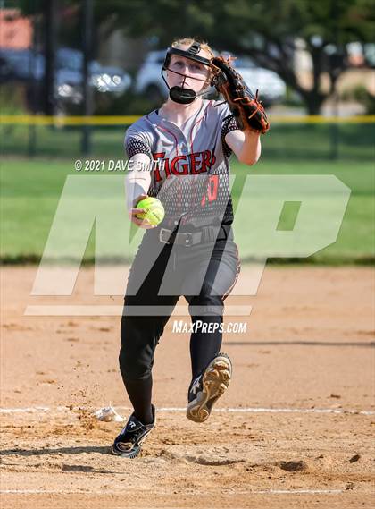 Thumbnail 1 in Valley vs Bettendorf (Rick Doran Classic) photogallery.