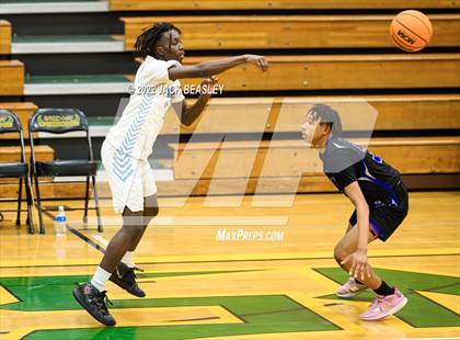 Thumbnail 3 in Westview vs. Estrella Foothills (Judy Dixon Holiday Tournament) photogallery.