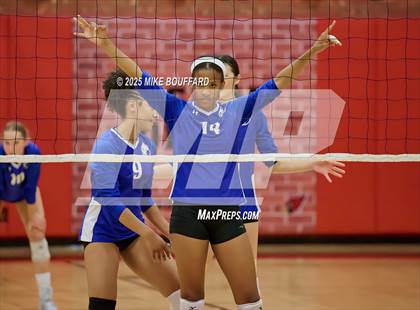 Thumbnail 2 in Wiseburn Da Vinci vs Bishop Diego (CIF-SS D6 Round 2) photogallery.