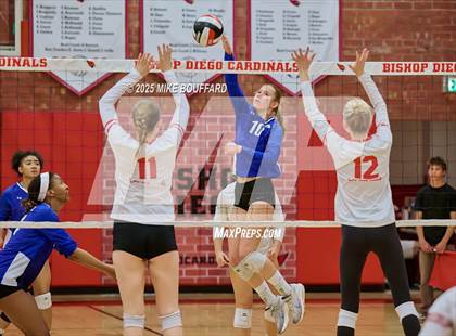 Thumbnail 2 in Wiseburn Da Vinci vs Bishop Diego (CIF-SS D6 Round 2) photogallery.