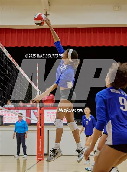 Thumbnail 3 in Wiseburn Da Vinci vs Bishop Diego (CIF-SS D6 Round 2) photogallery.