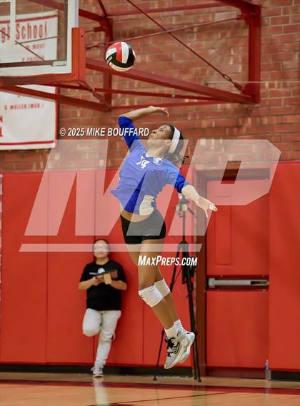 Thumbnail 1 in Wiseburn- Da Vinci vs Bishop Diego (CIF-SS D6 Round 2) photogallery.