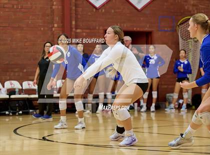 Thumbnail 1 in Wiseburn Da Vinci vs Bishop Diego (CIF-SS D6 Round 2) photogallery.