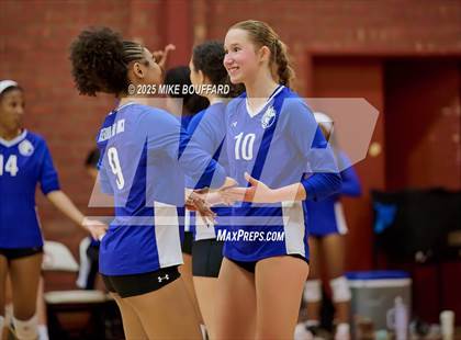 Thumbnail 3 in Wiseburn- Da Vinci vs Bishop Diego (CIF-SS D6 Round 2) photogallery.