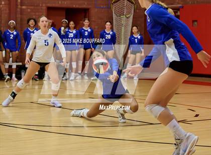 Thumbnail 3 in Wiseburn Da Vinci vs Bishop Diego (CIF-SS D6 Round 2) photogallery.