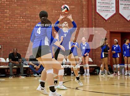 Thumbnail 1 in Wiseburn- Da Vinci vs Bishop Diego (CIF-SS D6 Round 2) photogallery.
