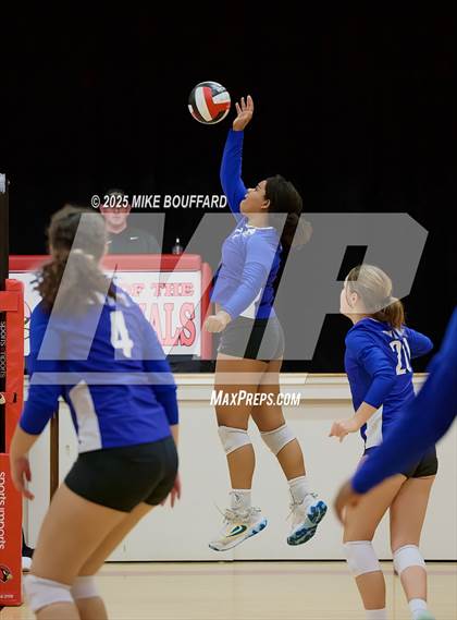 Thumbnail 3 in Wiseburn Da Vinci vs Bishop Diego (CIF-SS D6 Round 2) photogallery.