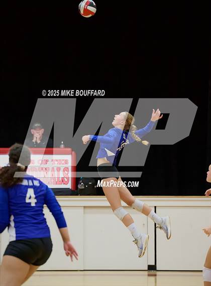 Thumbnail 3 in Wiseburn Da Vinci vs Bishop Diego (CIF-SS D6 Round 2) photogallery.