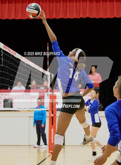 Thumbnail 2 in Wiseburn Da Vinci vs Bishop Diego (CIF-SS D6 Round 2) photogallery.