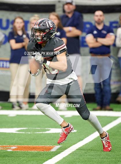 Thumbnail 3 in Sharyland vs. Boerne-Champion (UIL 5A Regional Playoff) photogallery.