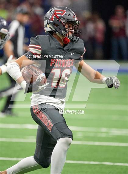 Thumbnail 2 in Sharyland vs. Boerne-Champion (UIL 5A Regional Playoff) photogallery.